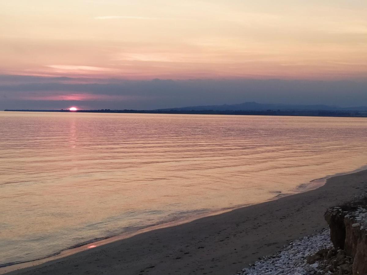 Cozy Beach House Перволия Екстериор снимка